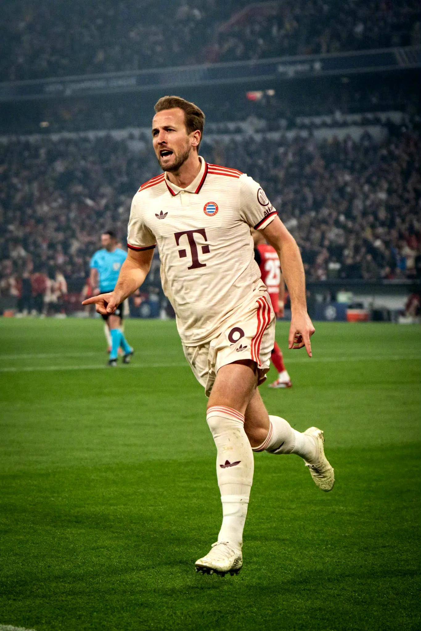 --拜仁逆转战胜瓦伦西亚，欧冠强名额稳固