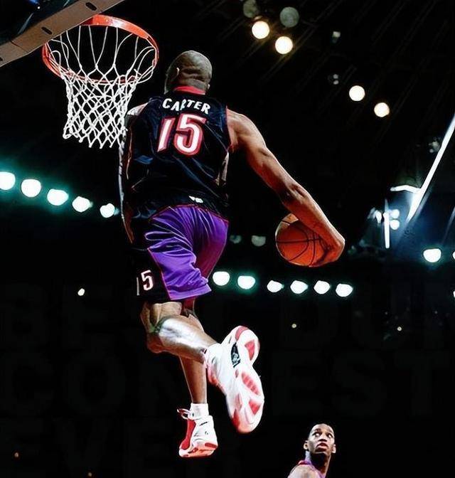 精彩的扣篮瞬间让人目瞪口呆