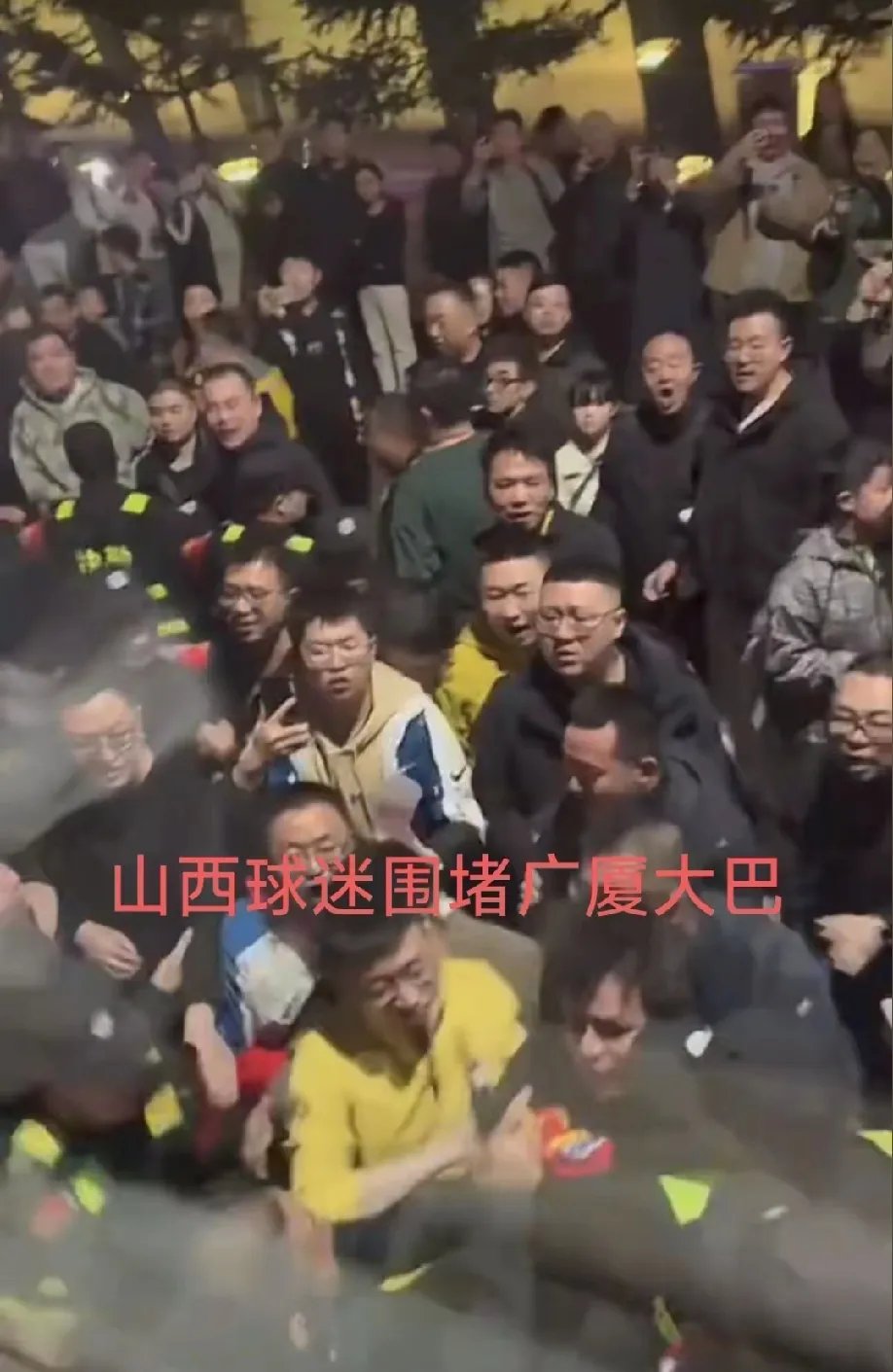 解说员犯错，导致误导观众和球迷