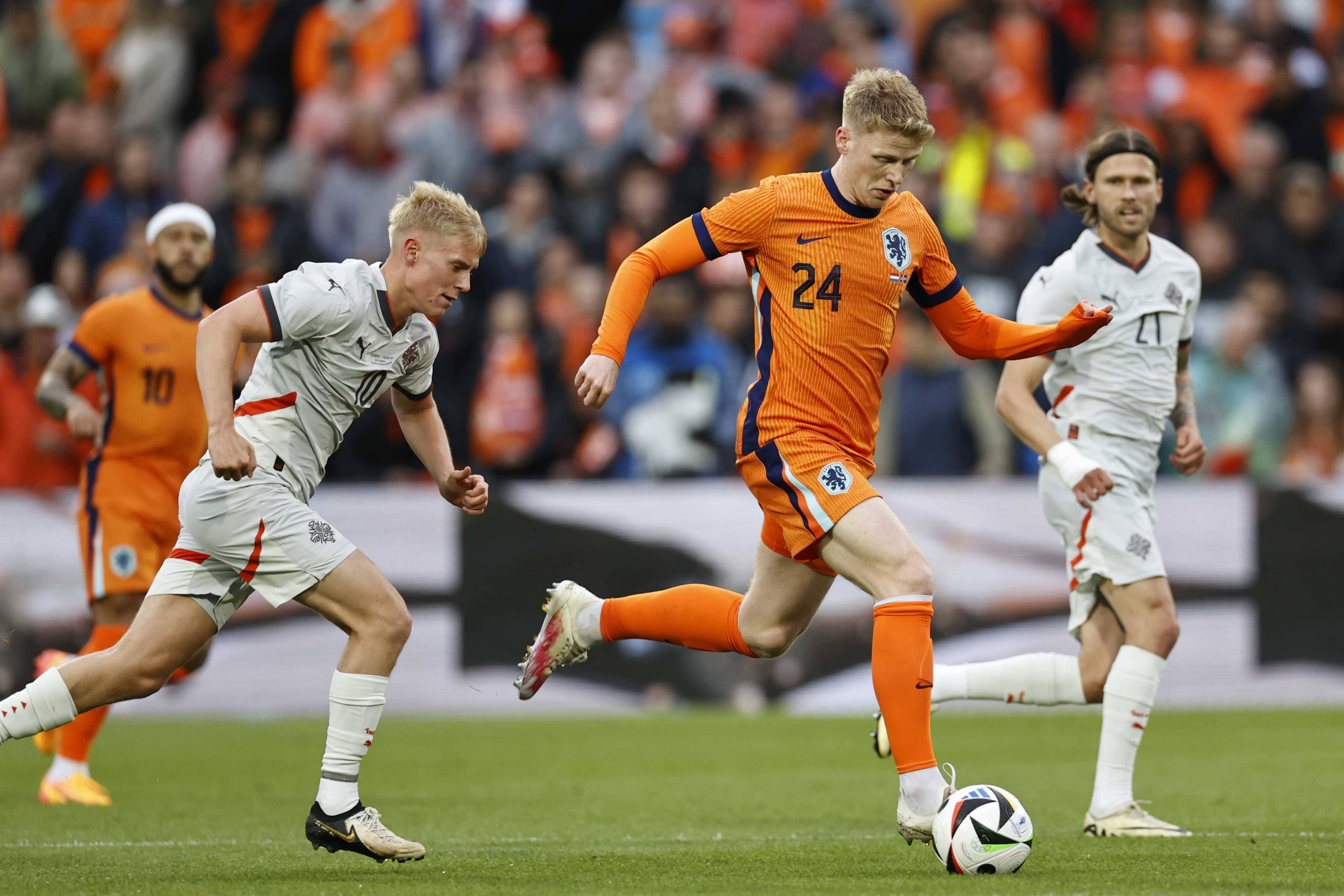 包含荷兰队在欧锦赛预选赛中-击败德国队的词条