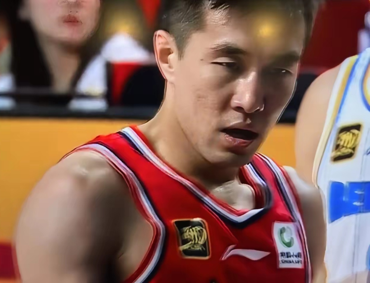 包含玫瑰复出后表现亮眼，带领球队连胜的词条