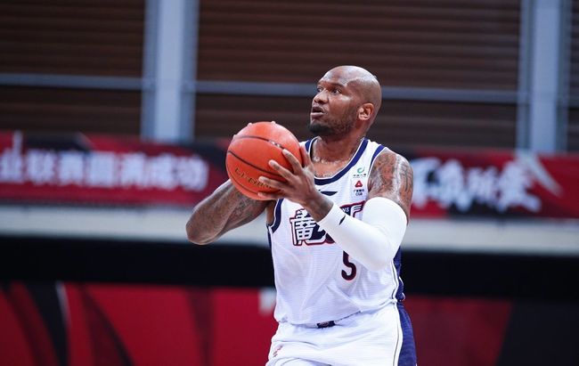 四川队外援加盟圆满，备战季后赛