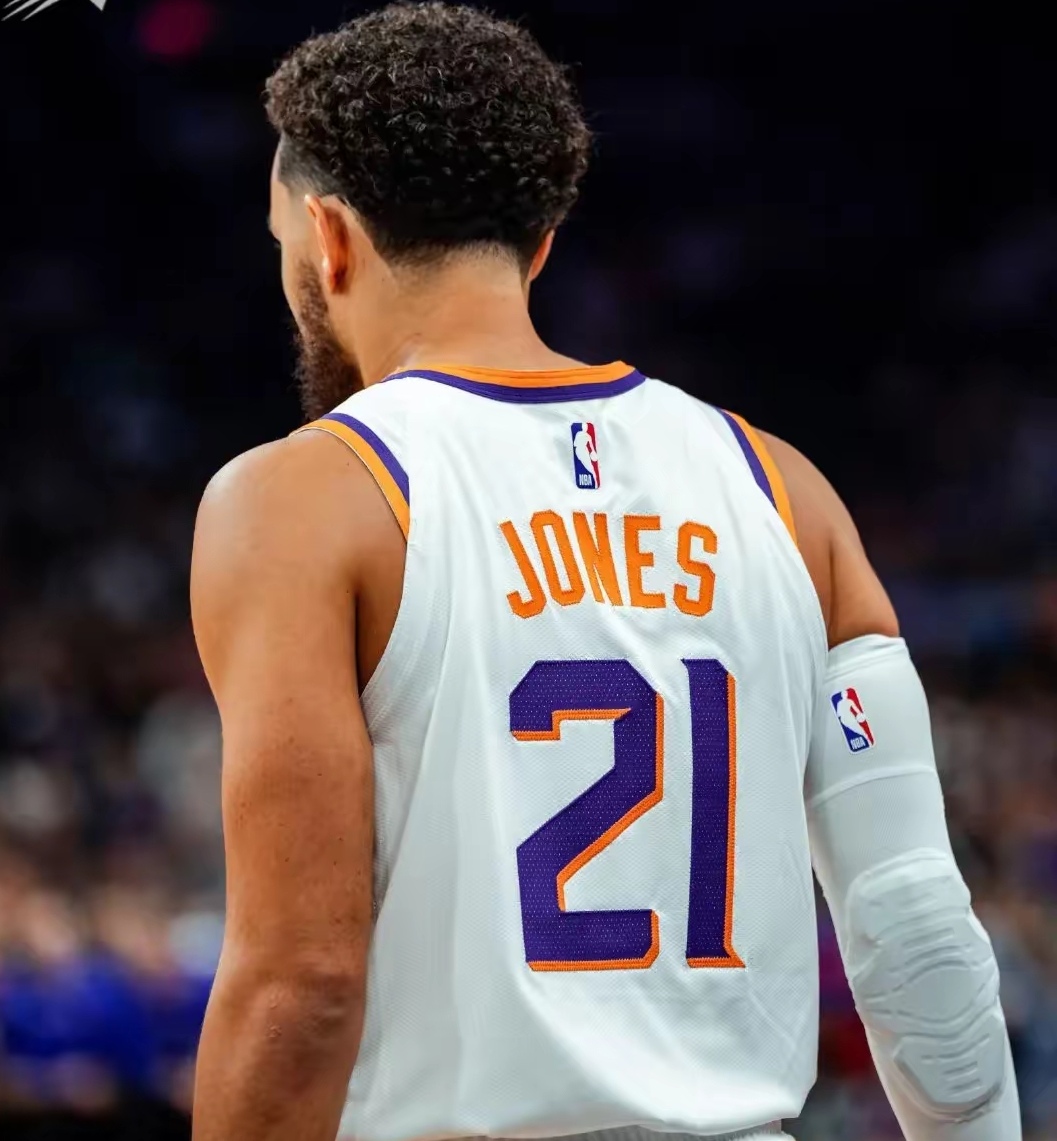 太阳队球员业余生活曝光引发争议