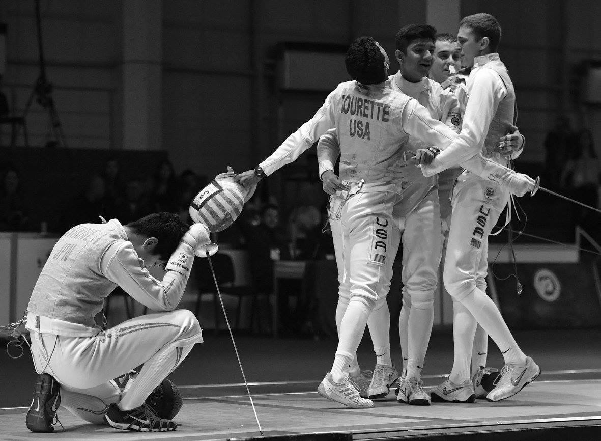 波兰击剑选手夺冠，夺冠风采绝伦