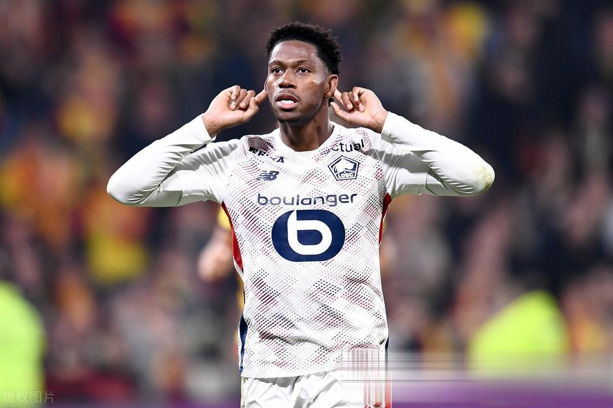 法甲赛场篡位新军，豪门之争火药味十足