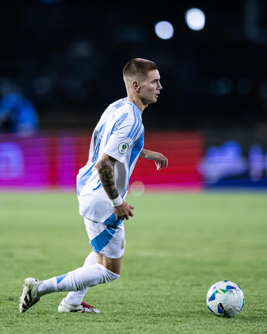 PG电子线上登入-小组赛关键战役，球队充满斗志的简单介绍