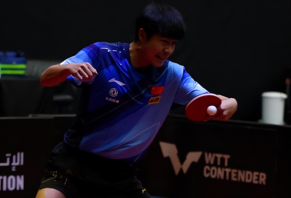 突尼斯女足遭遇挑战，艰难取胜