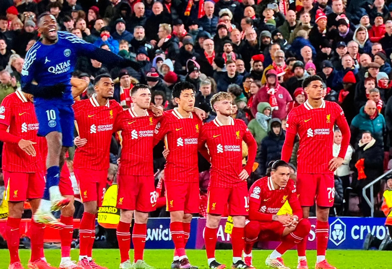 拜仁慘遭重創，巴黎勇克對手闖進八強