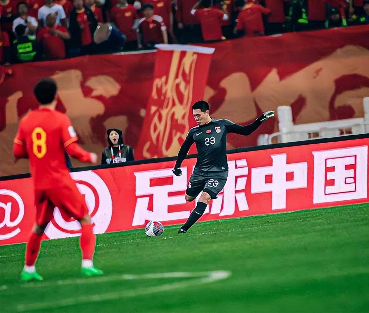 热血搏杀，国足拼尽全力争取胜利