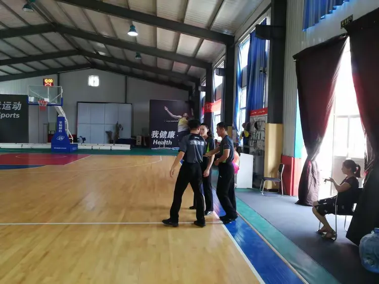 队内氛围融洽积极，团结一心拼搏精神值得称赞的简单介绍