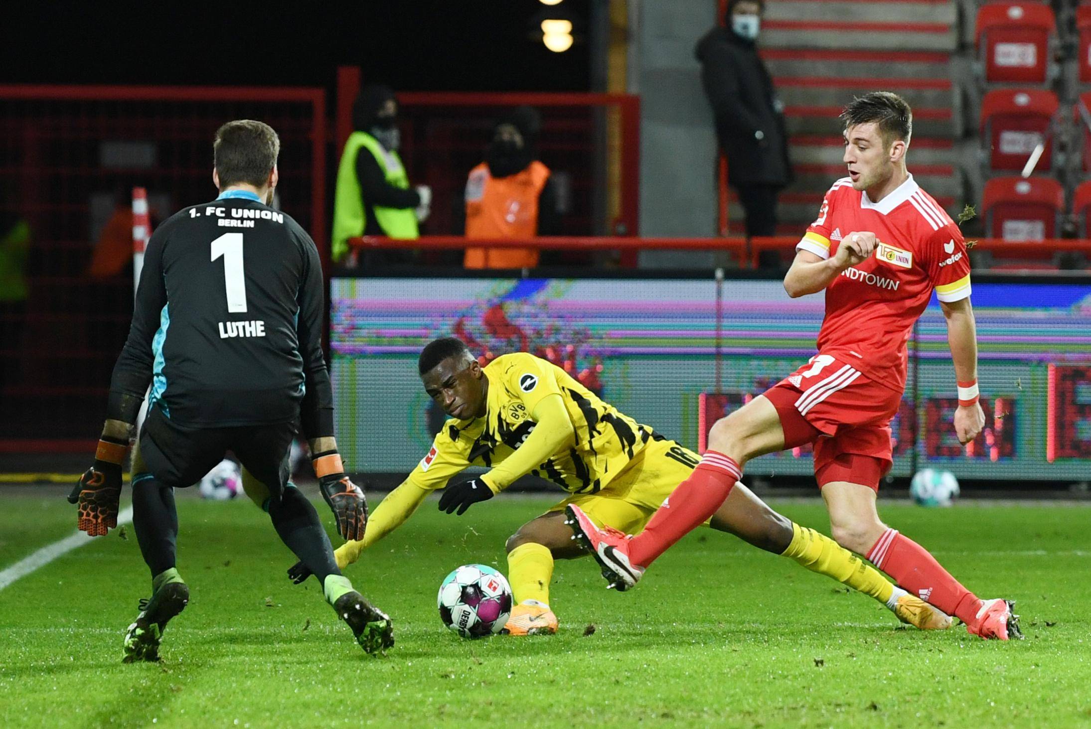 弗赖堡中场表现出色，帮助球队获胜