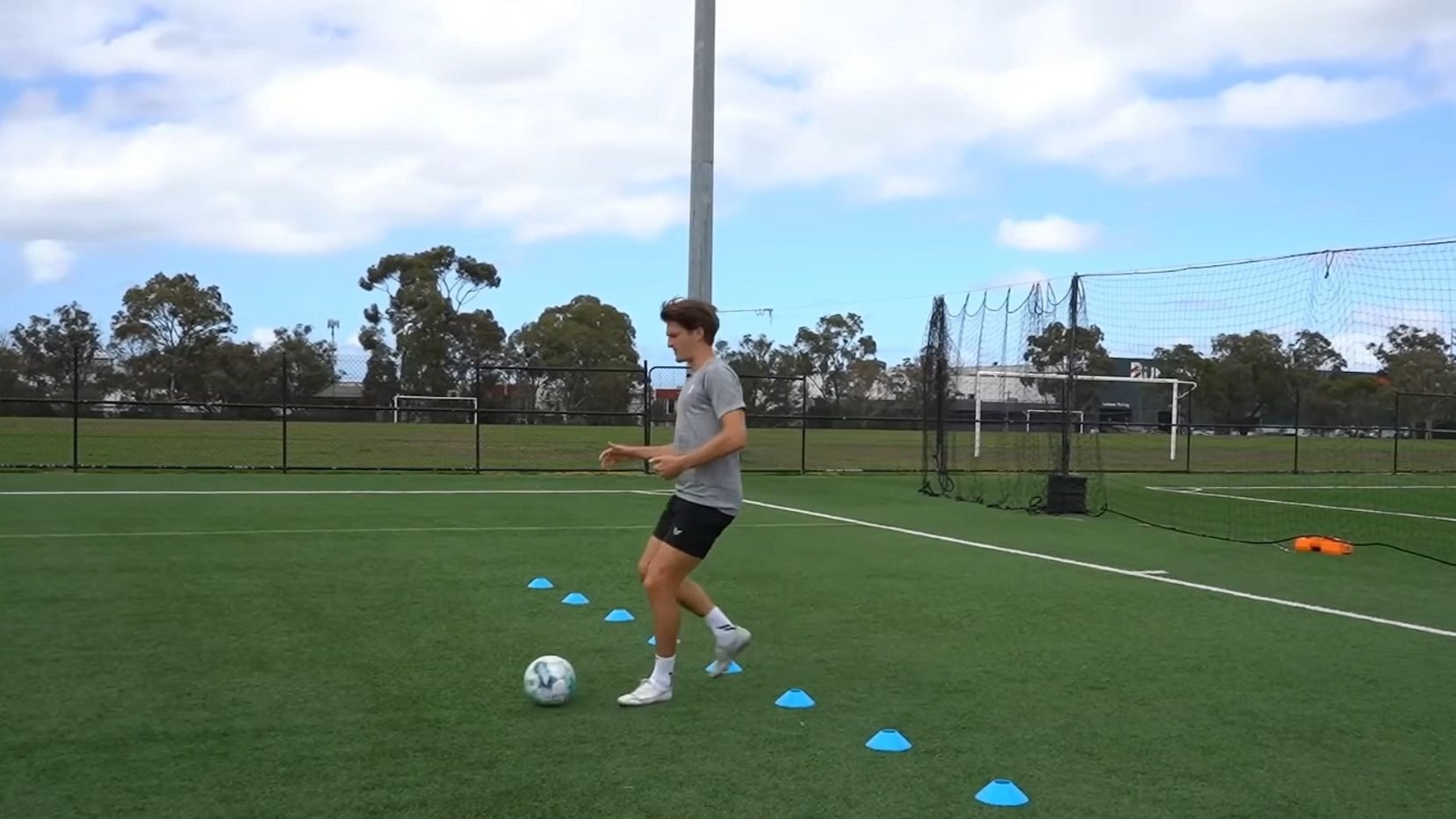 足球比赛中球员的技术和体能得到锻炼