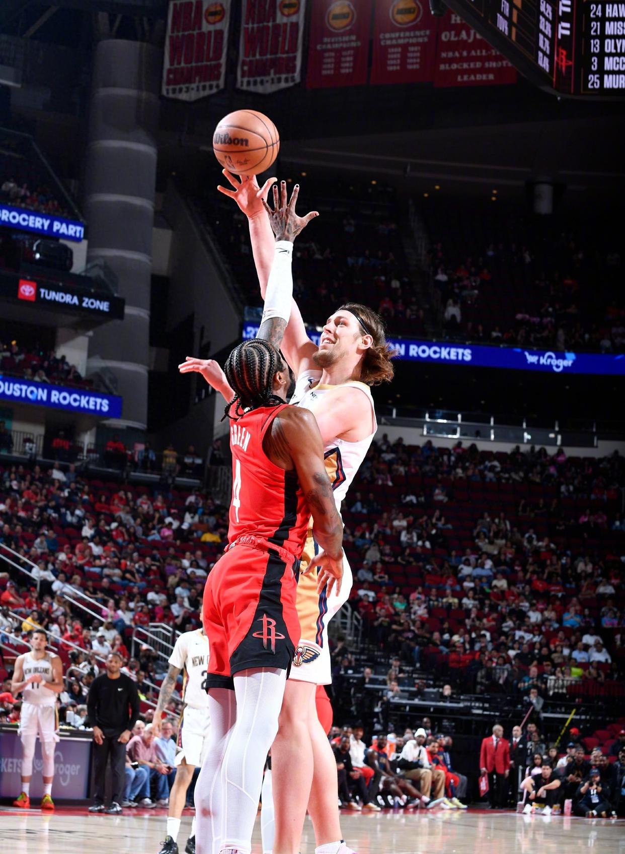 包含鹈鹕队惊险战胜黄蜂队，威廉姆斯绝杀砍分的词条