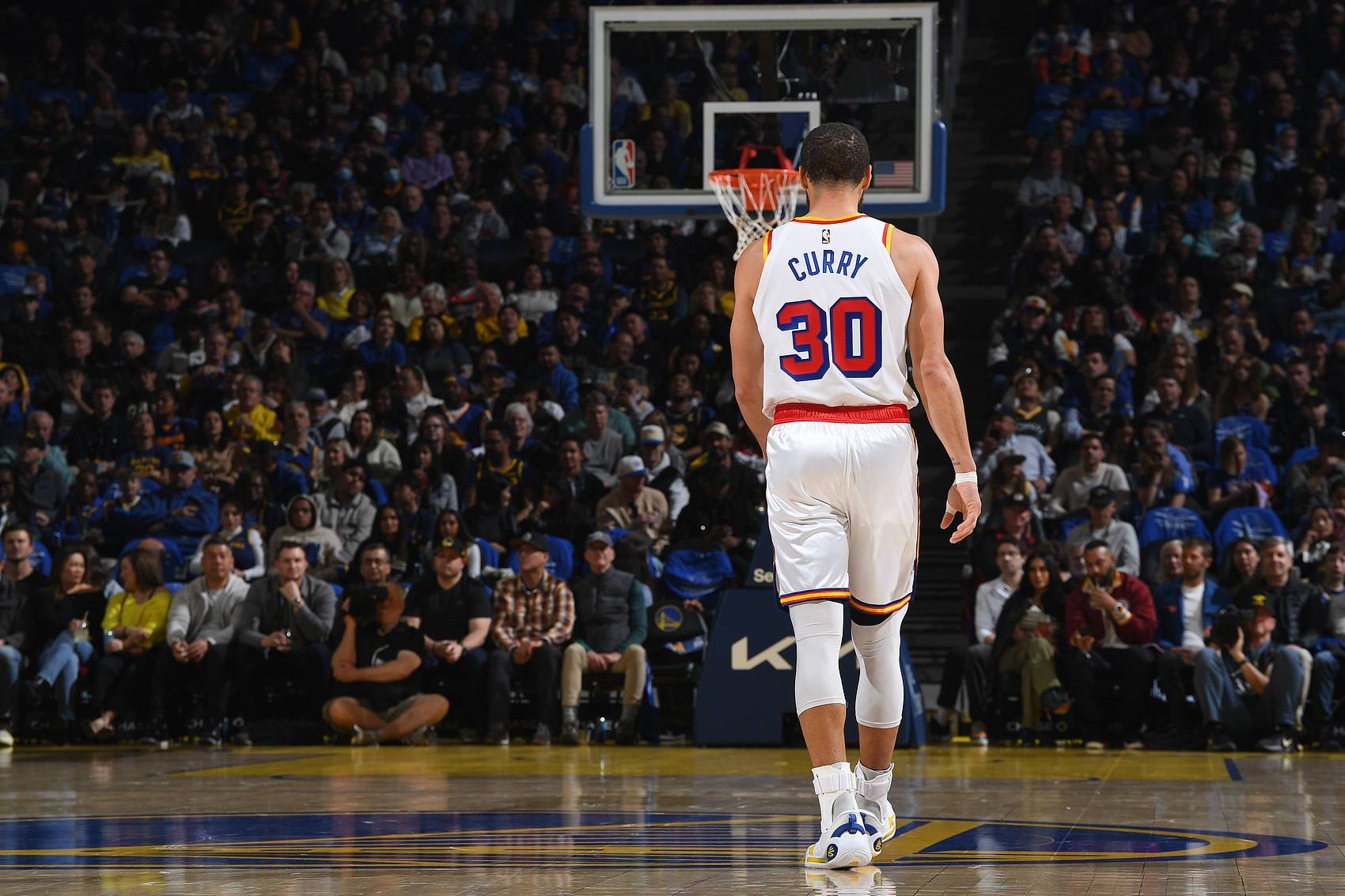 籍特迪吉奇才获胜关键时刻砍下关键球的简单介绍