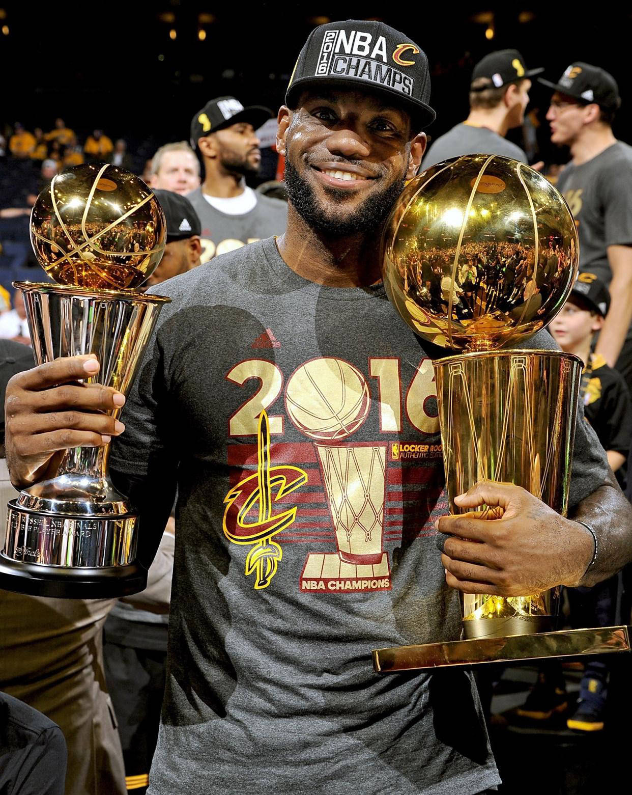 湖人主场取胜，詹姆斯再次成为最佳球员