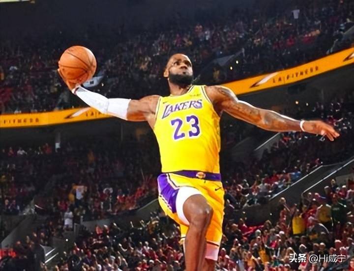 湖人队逆转公牛队，詹皇隔扣精彩表演带队胜利的简单介绍