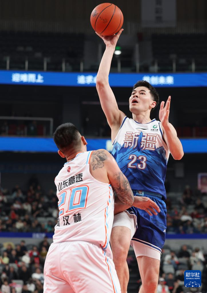 PG平台-新疆男篮在比赛中披荆斩棘成功战胜对手