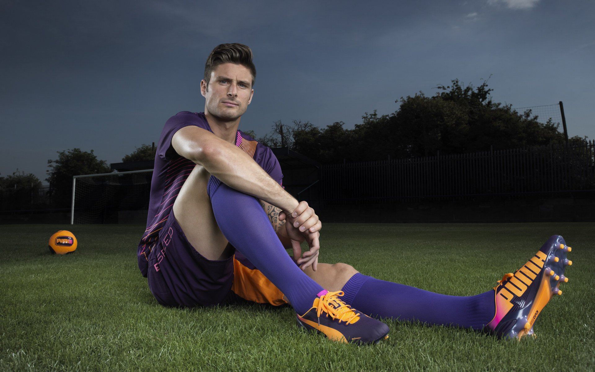 绿茵场与乒乓台，两种逆转的东方启示